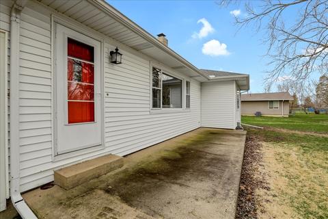 727 E Summer St, Paxton, IL 60957 photo 4