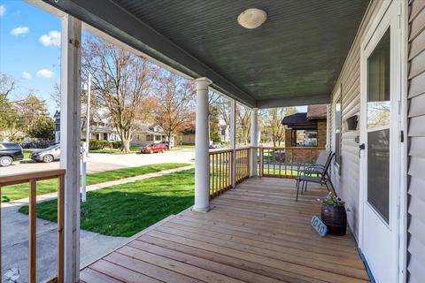 1040 Prospect St, Elgin, IL 60120 photo 3
