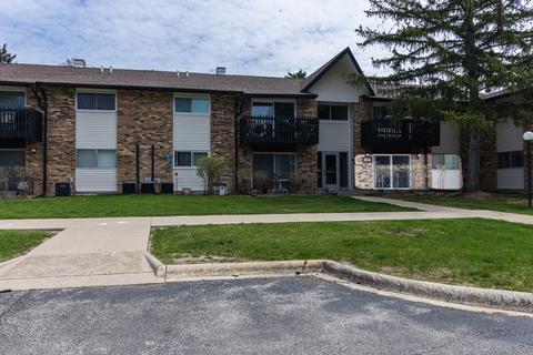 13 Kingery Quarter St #102, Willowbrook, IL 60527
