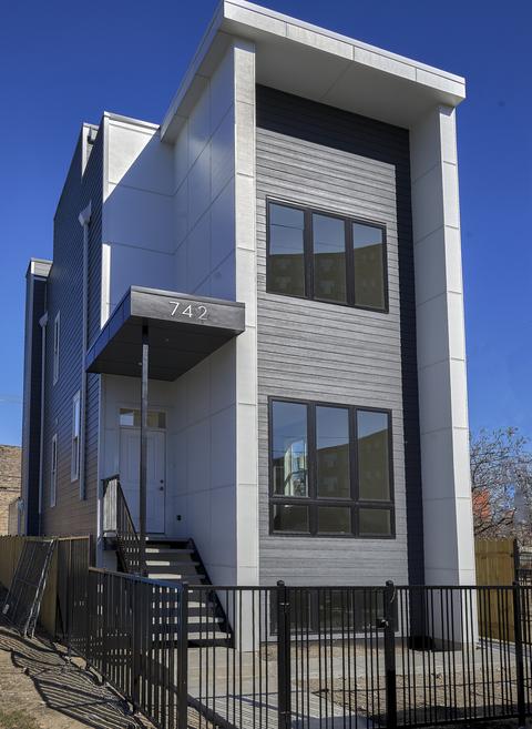 742 E 44th St, Chicago, IL 60653 photo 1
