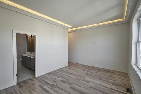 742 E 44th St, Chicago, IL 60653 photo 9