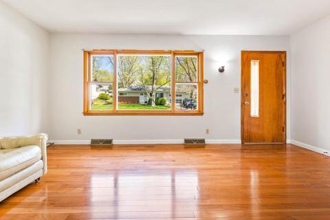 1307 Searle Dr, Normal, IL 61761 photo 2