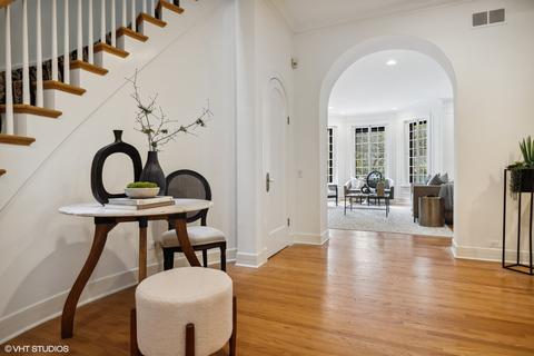 46 E Cedar St, Chicago, IL 60611 photo 3