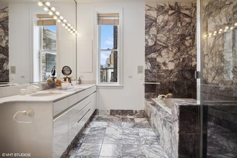 46 E Cedar St, Chicago, IL 60611 photo 32