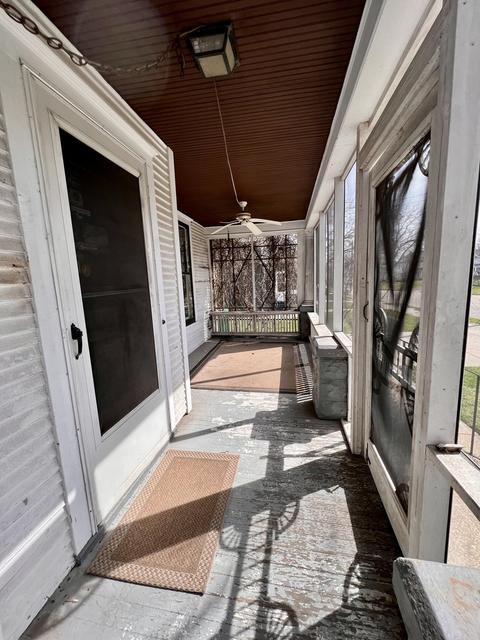 319 W 6th St, Dixon, IL 61021 photo 2