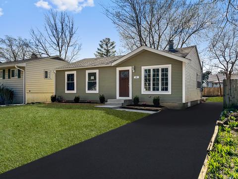 64 N Fairlawn Ave, Mundelein, IL 60060