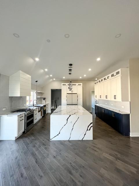 889 North Ave, Des Plaines, IL 60016 photo 4