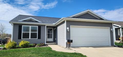 2 Barclay Ct, Bloomington, IL 61705