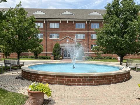 400 S Northwest Hwy #211B, Park Ridge, IL 60068