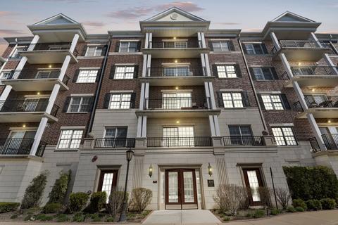 434 Mcdaniels Cir #203, Clarendon Hills, IL 60514