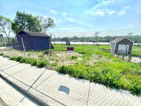 606 Wellington Ave, Elgin, IL 60120