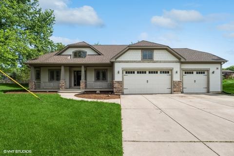 630 Rudat Ct, Crystal Lake, IL 60014