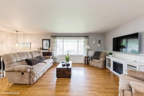 910 Harrison Ln, Hoffman Estates, IL 60192 photo 4