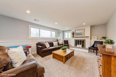 910 Harrison Ln, Hoffman Estates, IL 60192 photo 14