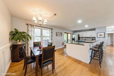 910 Harrison Ln, Hoffman Estates, IL 60192 photo 11