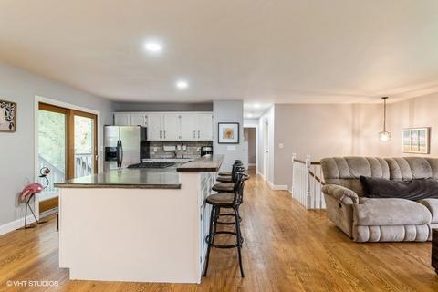 910 Harrison Ln, Hoffman Estates, IL 60192 photo 12