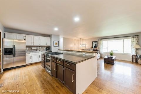 910 Harrison Ln, Hoffman Estates, IL 60192 photo 6