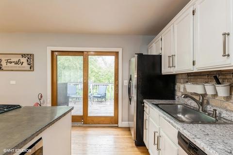 910 Harrison Ln, Hoffman Estates, IL 60192 photo 8