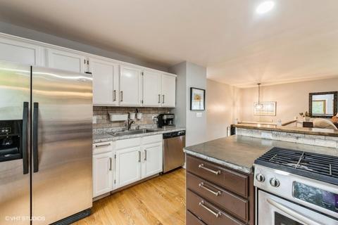 910 Harrison Ln, Hoffman Estates, IL 60192 photo 7
