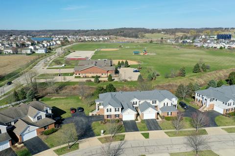 732 Legend Ln, Mchenry, IL 60050 photo 2