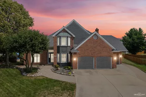 118 Grays Ct, Oswego, IL 60543