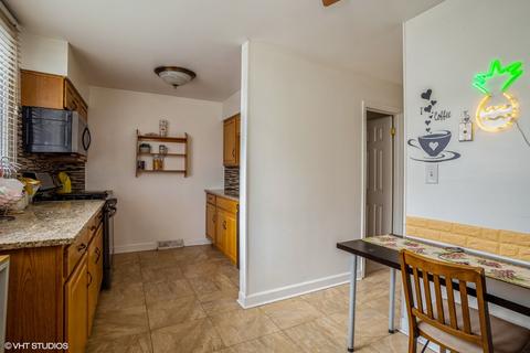2111 Ash St, Des Plaines, IL 60018 photo 5