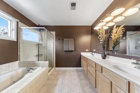 1274 Hunters Rdg E, Hoffman Estates, IL 60192 photo 17