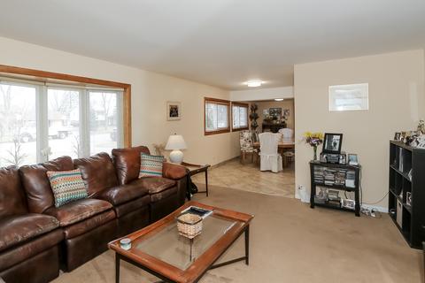 445 Bode Rd, Hoffman Estates, IL 60169 photo 6
