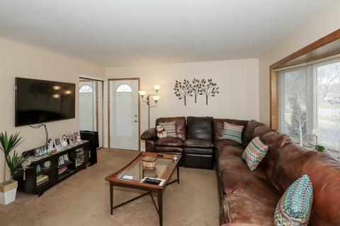 445 Bode Rd, Hoffman Estates, IL 60169 photo 5
