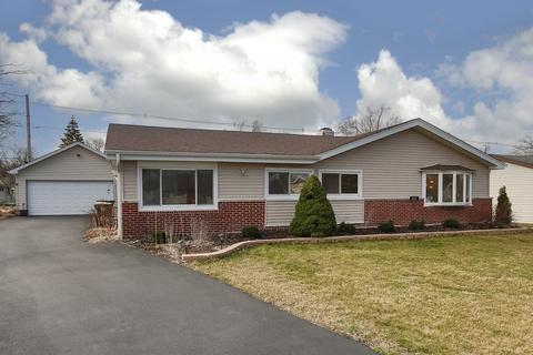 445 Bode Rd, Hoffman Estates, IL 60169