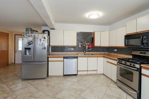 445 Bode Rd, Hoffman Estates, IL 60169 photo 10