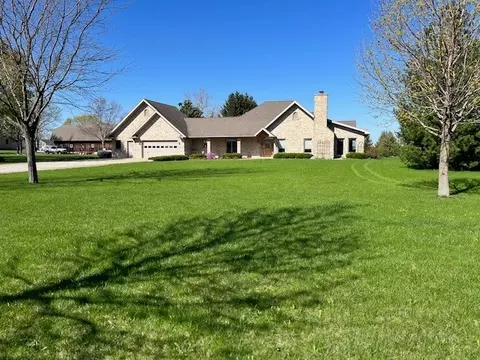 927 Dickson Rd, Bristol, IL 60512 photo 1