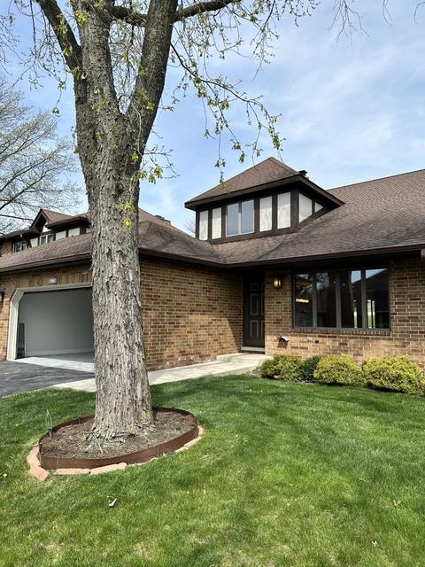 7956 W Golf Dr, Palos Heights, IL 60463