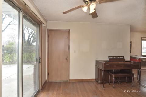 810 Elma Ave, Elgin, IL 60120 photo 4