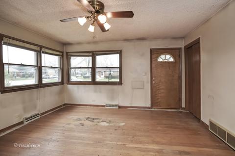 810 Elma Ave, Elgin, IL 60120 photo 2