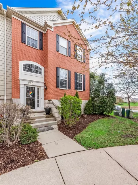 290 Cassidy Ln, Elgin, IL 60124 photo 4