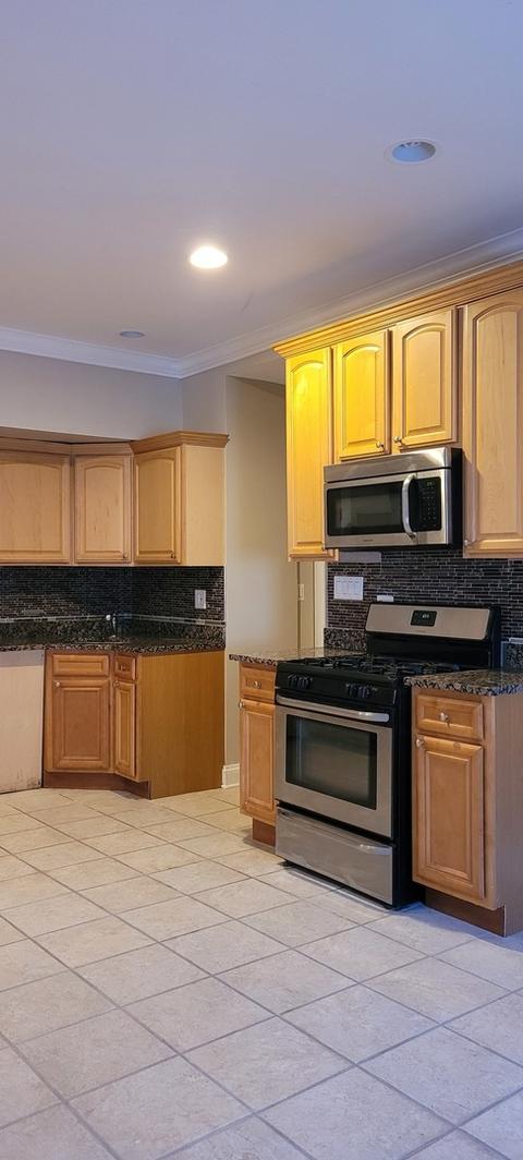 917 E 78th St #G1W, Chicago, IL 60619