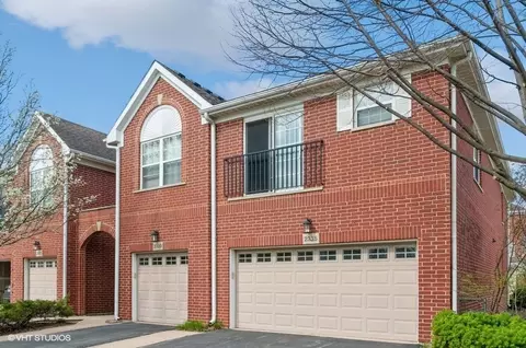 2335 Crystal Rd, Northbrook, IL 60062