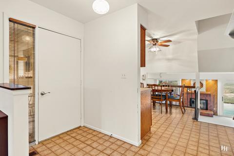 109 Honeysuckle Ct, Rolling Meadows, IL 60008 photo 5