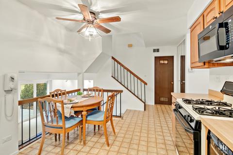 109 Honeysuckle Ct, Rolling Meadows, IL 60008 photo 8