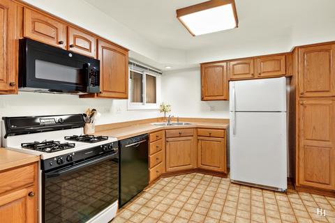 109 Honeysuckle Ct, Rolling Meadows, IL 60008 photo 9