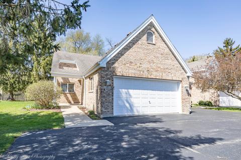 17 Meadow Trl, Dekalb, IL 60115