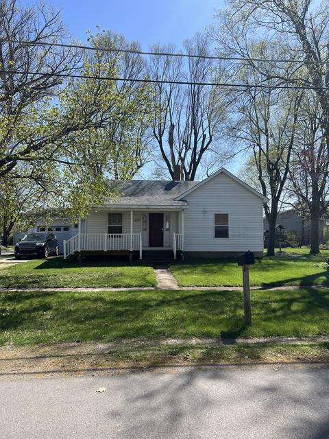 617 W River St, Momence, IL 60954
