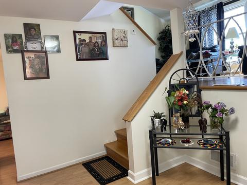 9243 Maple Ln, Des Plaines, IL 60016 photo 2