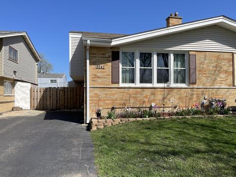 9243 Maple Ln, Des Plaines, IL 60016