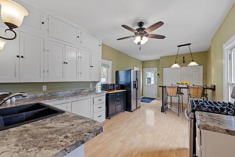 539 E 11th St, Lockport, IL 60441 photo 8