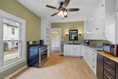 539 E 11th St, Lockport, IL 60441 photo 9