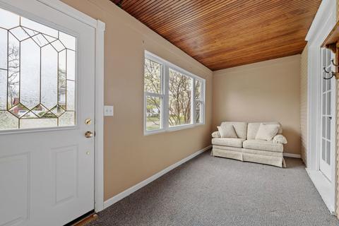 539 E 11th St, Lockport, IL 60441 photo 2