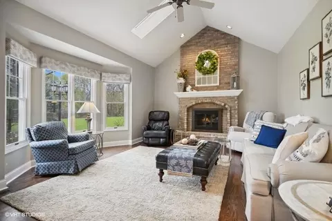 1136 Challenge Rd, Batavia, IL 60510 photo 2