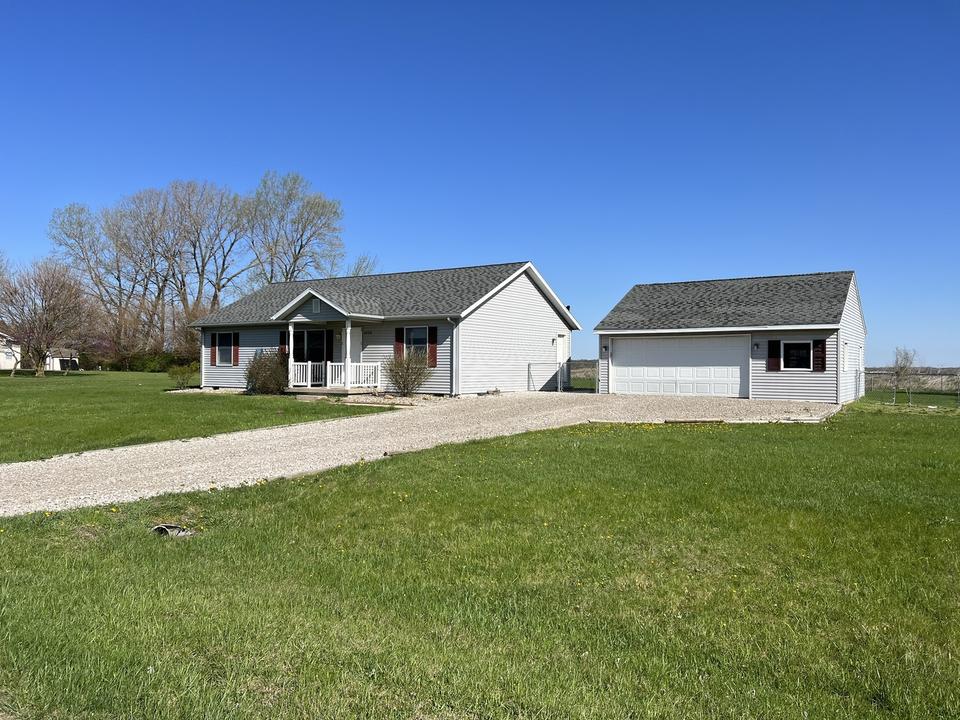  3429 W Silverado Dr, Kankakee, IL 60901 photo 2